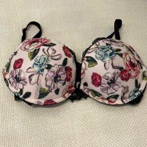 Victoria’s Secret Very Sexy Lace Trim Push Up Bra, Size 32C